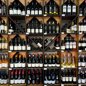 Tienda vinos sudafricanos en la tienda Gourmet Exquisiteces la Riojana en Moralzarzal